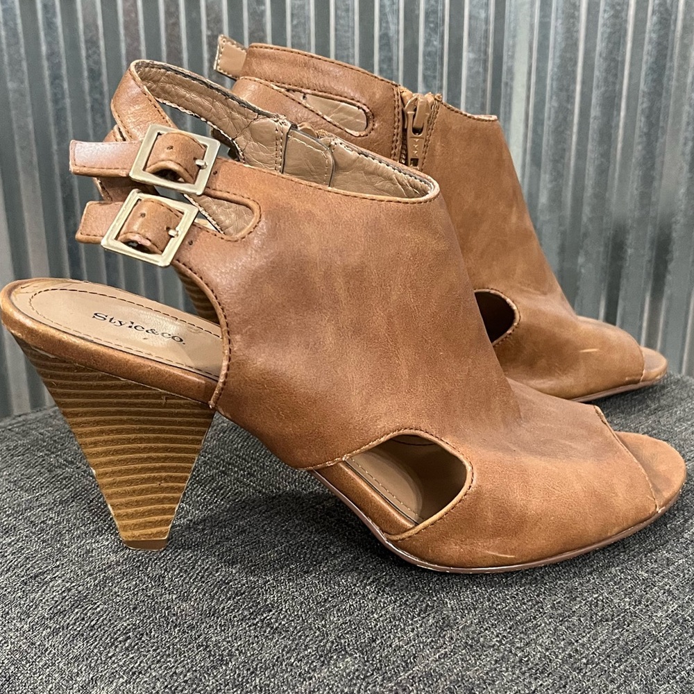 Style & Co. Tan heeled sandal size 8.5